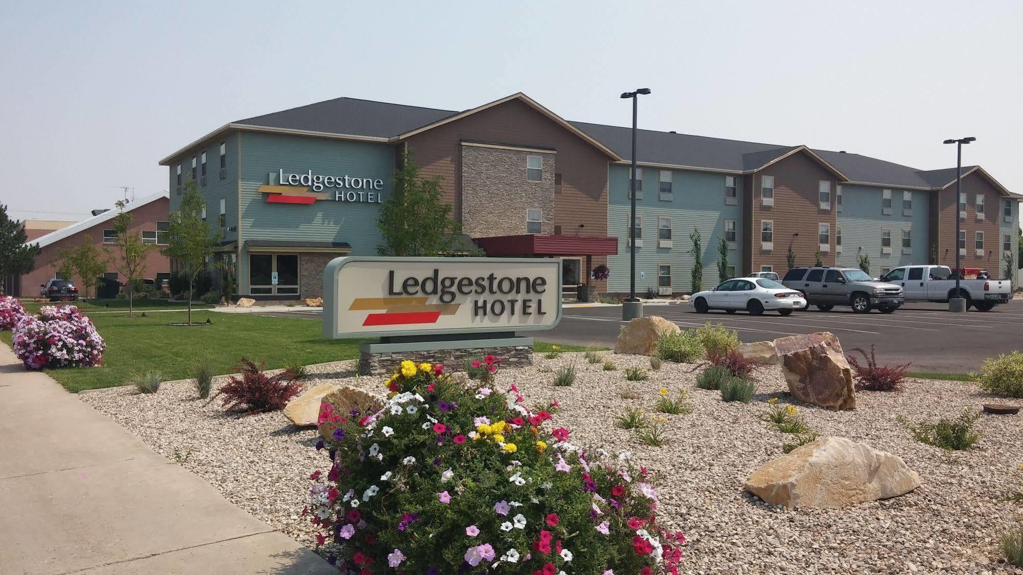 Ledgestone Hotel Vernal Exterior photo